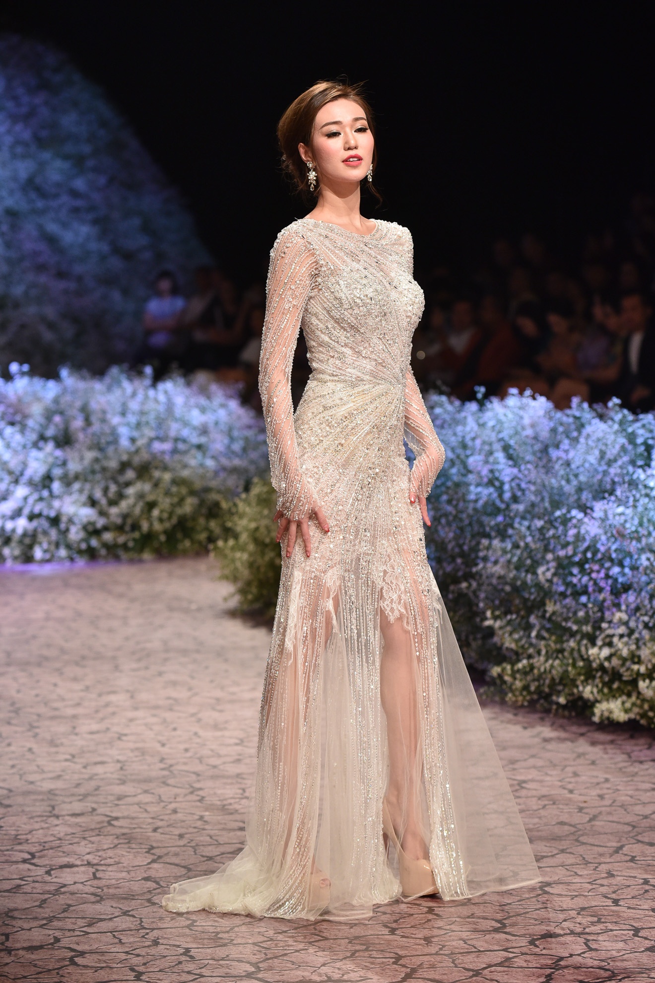 Thu Phuong trinh dien thoi trang anh 6