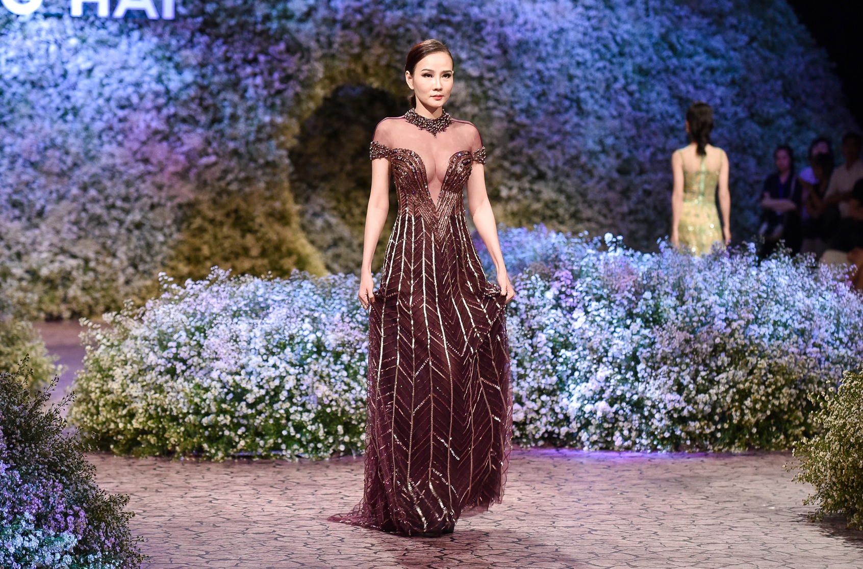 Thu Phuong trinh dien thoi trang anh 7