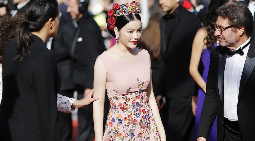 Stylist tiet lo Ly Nha Ky sot cao khi du Cannes hinh anh
