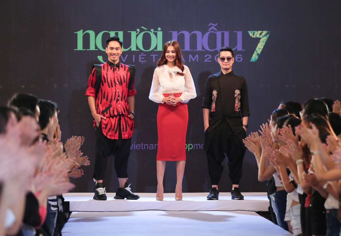 Vietnam's Next Top Model casting trên bãi biển ảnh 7 Vietnam's Next Top Model casting tren bai bien anh 7