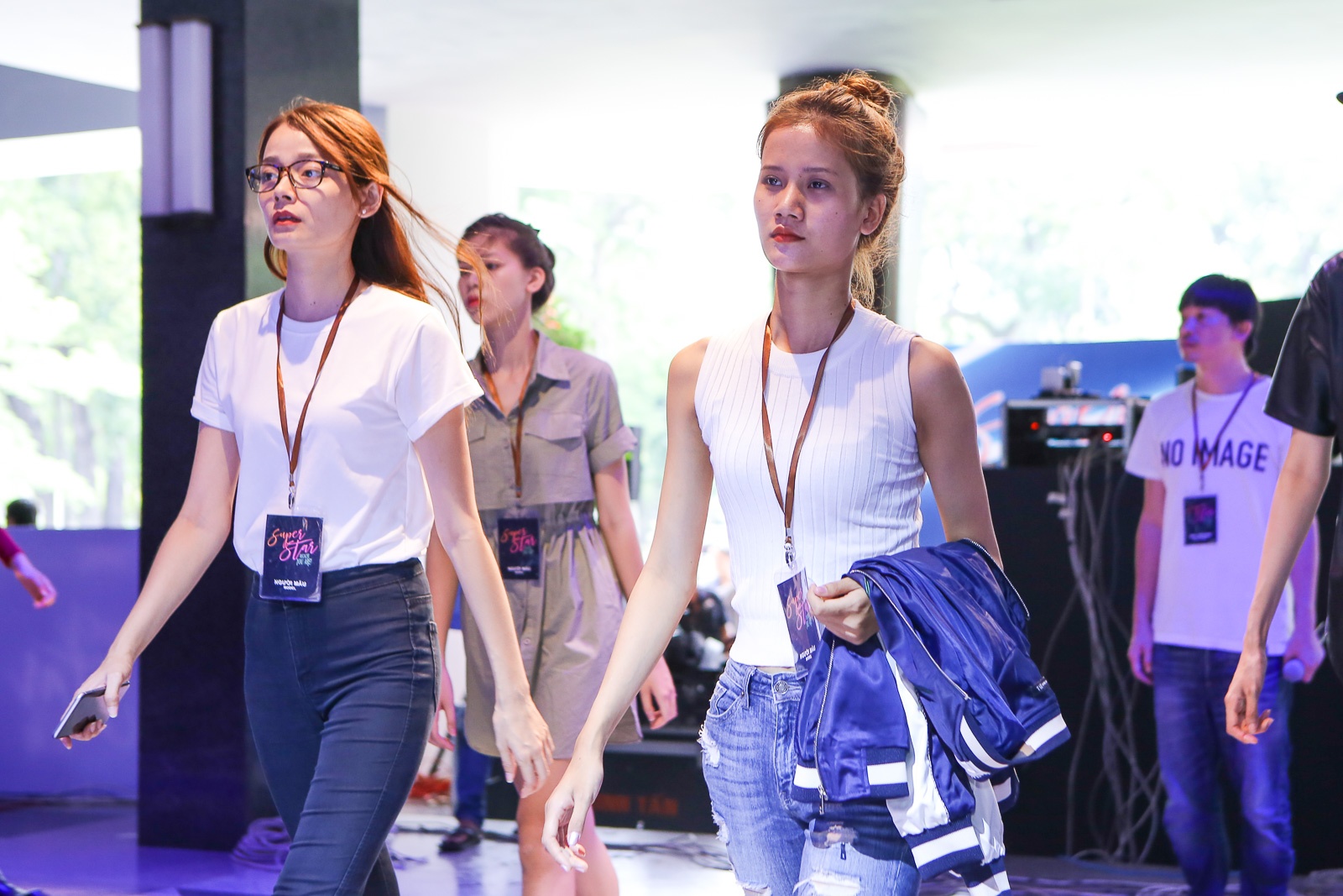 Dan mau mac phong cach tap show cua Adrian Anh Tuan anh 6