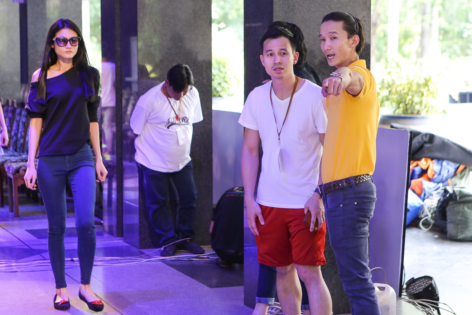 Dan mau mac phong cach tap show cua Adrian Anh Tuan anh 8