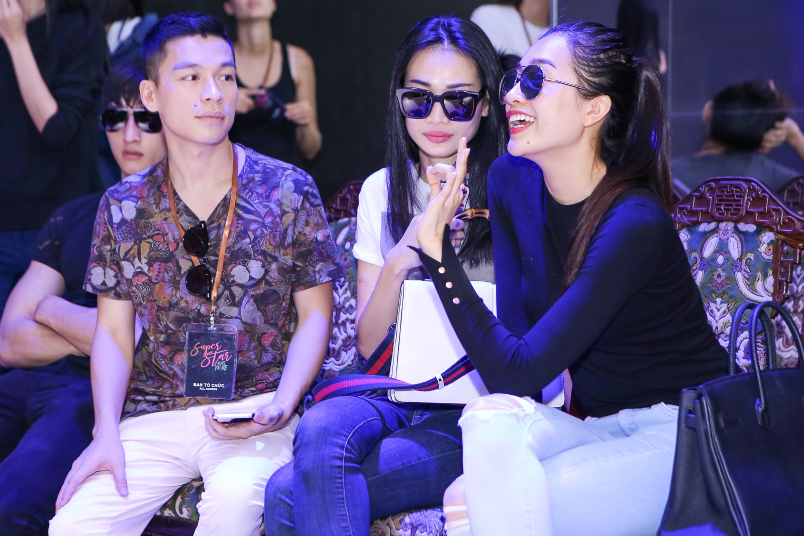 Dan mau mac phong cach tap show cua Adrian Anh Tuan anh 9