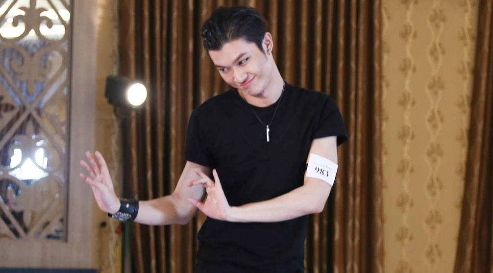 Thi sinh Next Top Model nhay sung tren nen nhac cai luong hinh anh