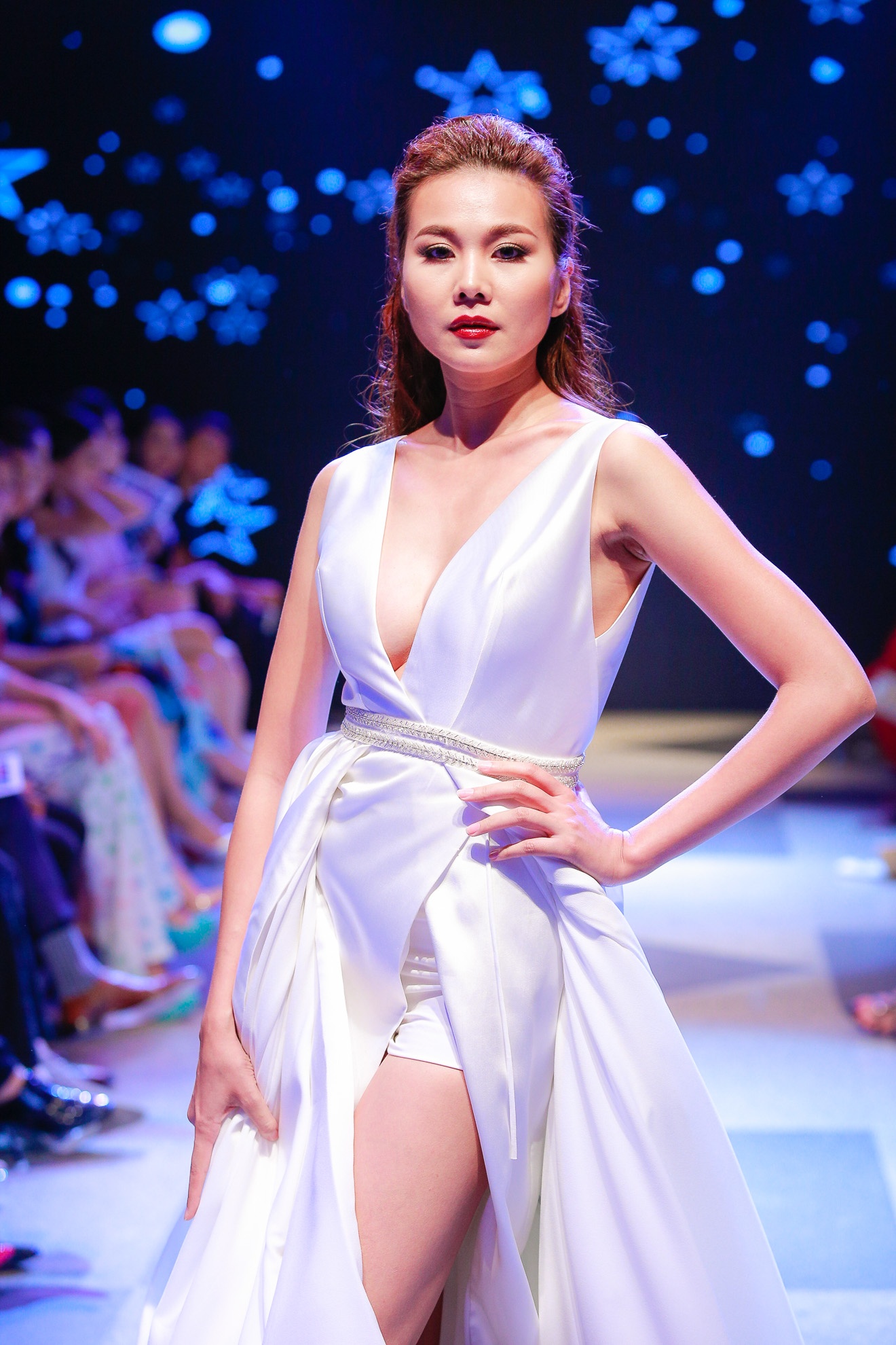 Thanh Hang dien show Adrian Anh Tuan anh 2