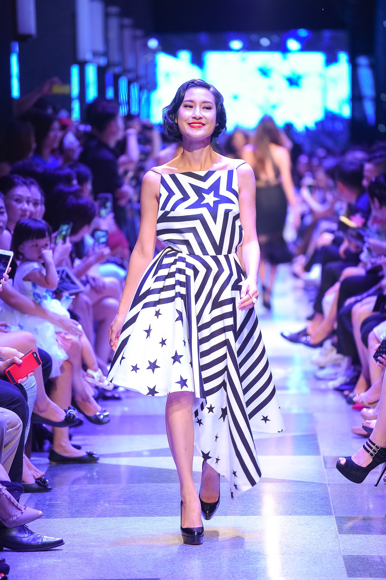 Diem Huong dien thoi trang voi con trai anh 6