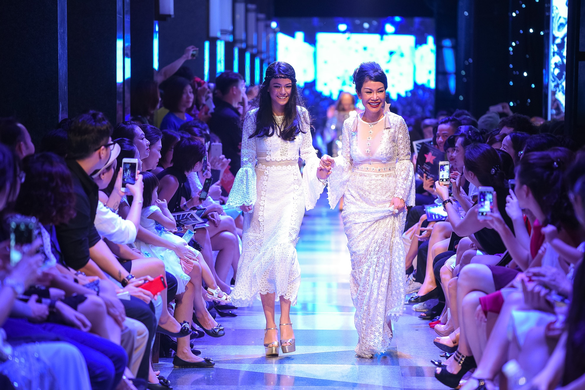 Diem Huong dien thoi trang voi con trai anh 8