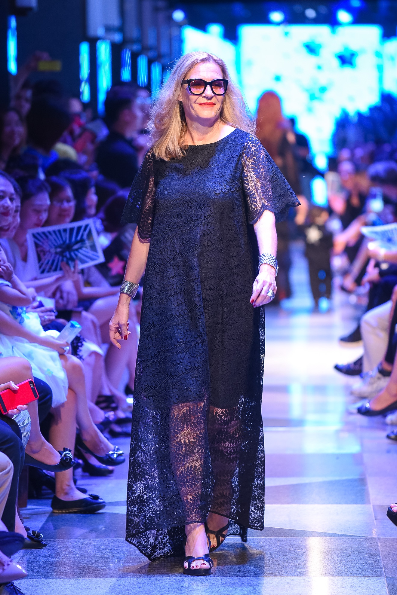 Diem Huong dien thoi trang voi con trai anh 9