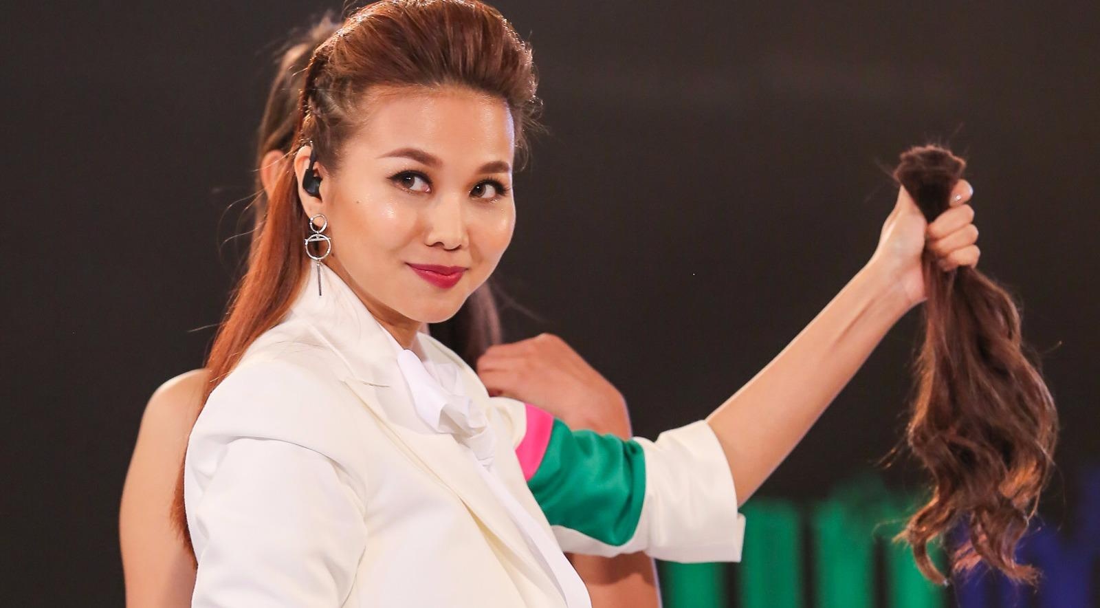 Thanh Hang cat toc, Ly Qui Khanh cat ao tam cua thi sinh hinh anh