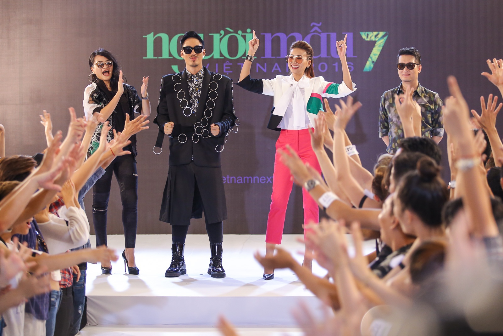 Thanh Hang,  Ly Qui Khanh sanh dieu di casting Next Top anh 4