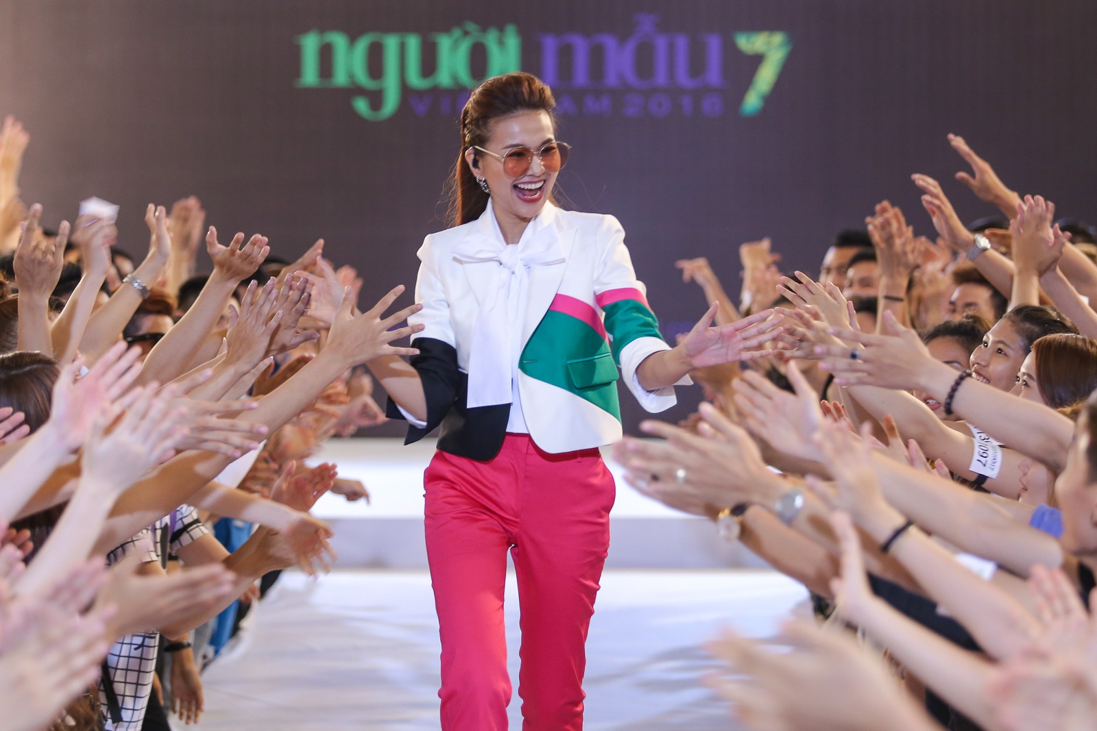 Thanh Hang,  Ly Qui Khanh sanh dieu di casting Next Top anh 5