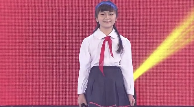 Clip em be hat 'Tien quan ca' gay nong mang xa hoi hinh anh