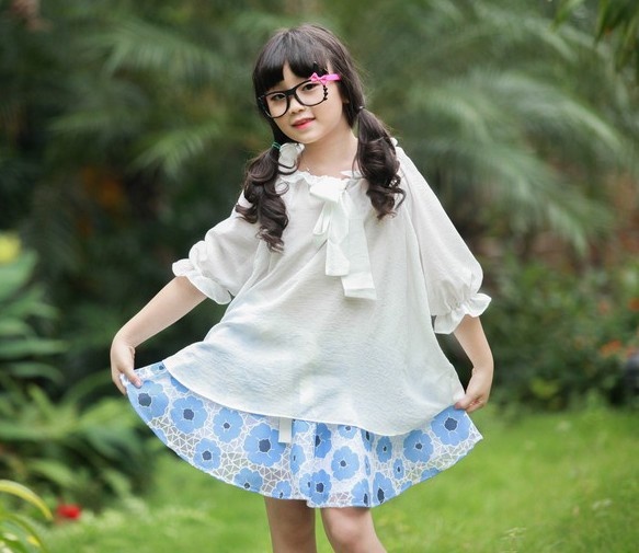 Bé Kim Anh hát Tiến quân ca ảnh 1 Be Kim Anh hat Tien quan ca anh 1