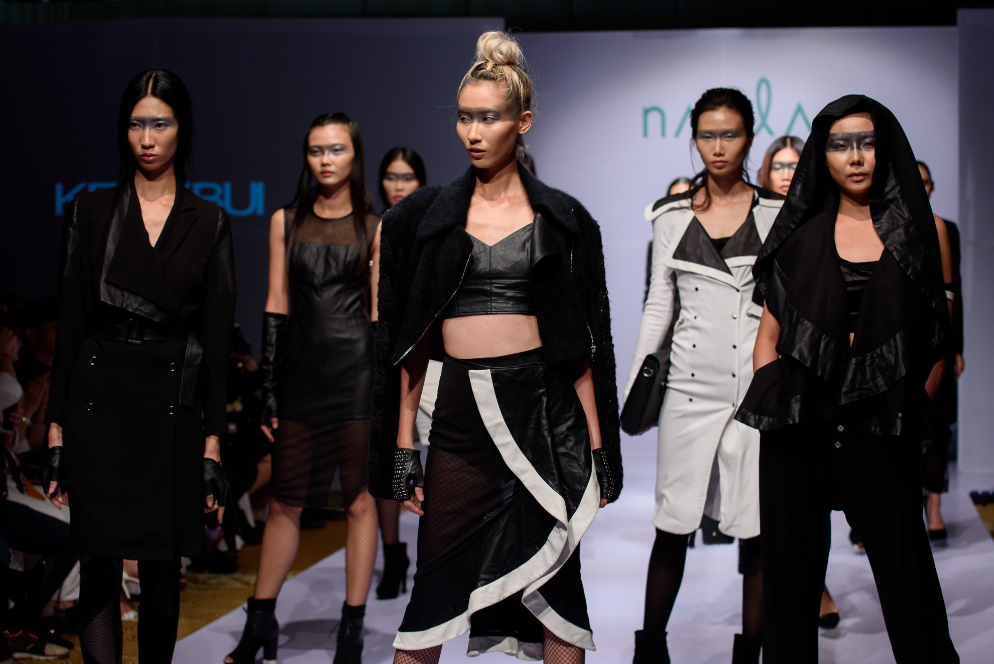 Ha Anh goi cam tren san dien anh 12