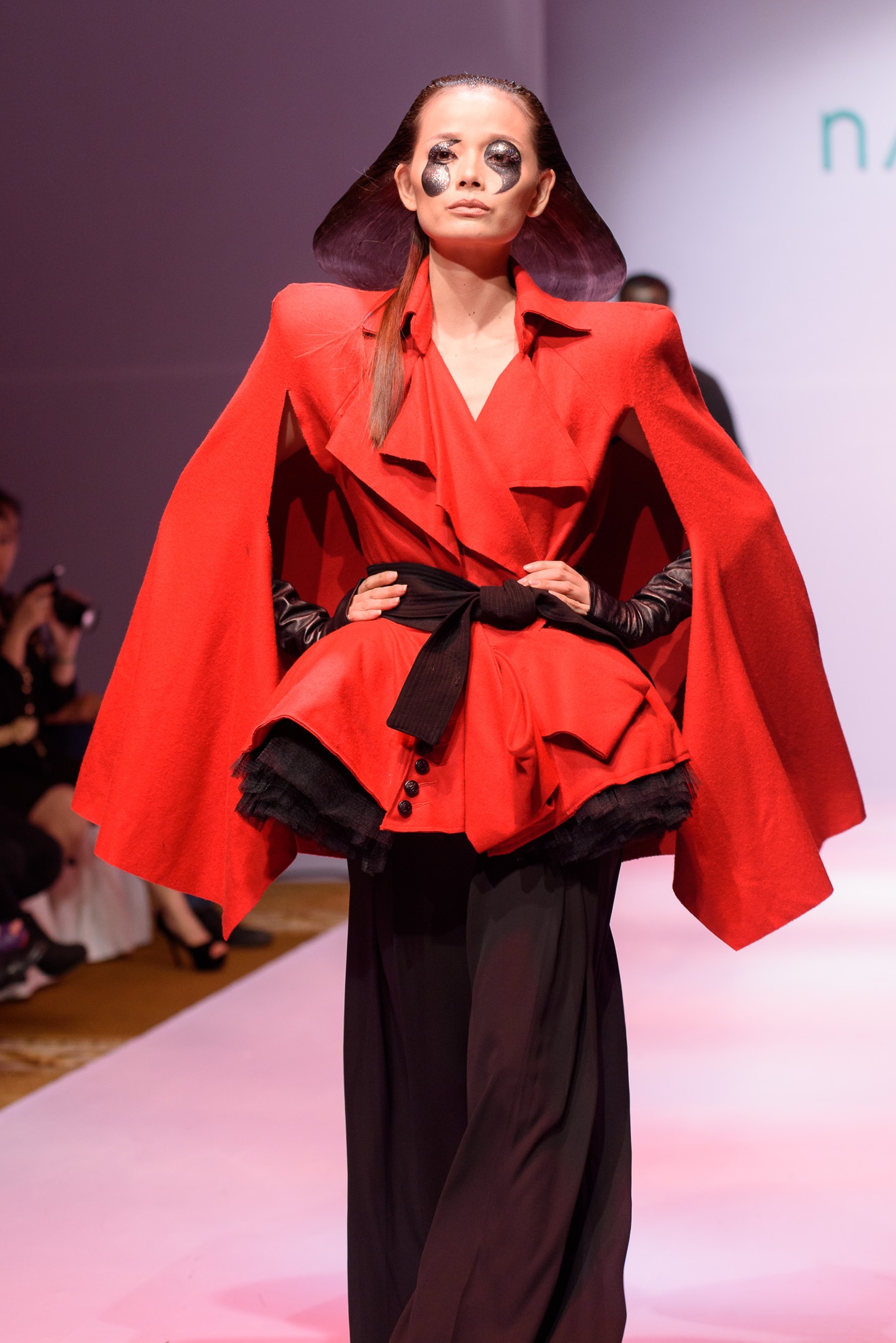 Ha Anh goi cam tren san dien anh 4