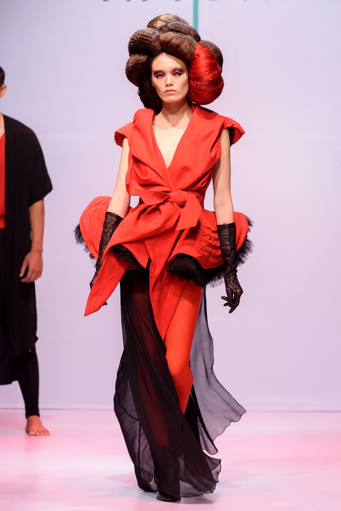 Ha Anh goi cam tren san dien anh 5