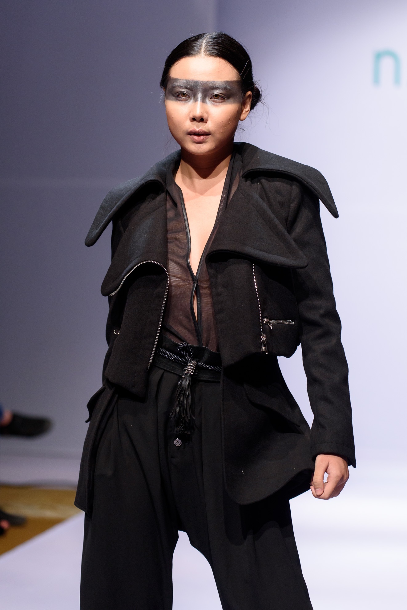 Ha Anh goi cam tren san dien anh 9