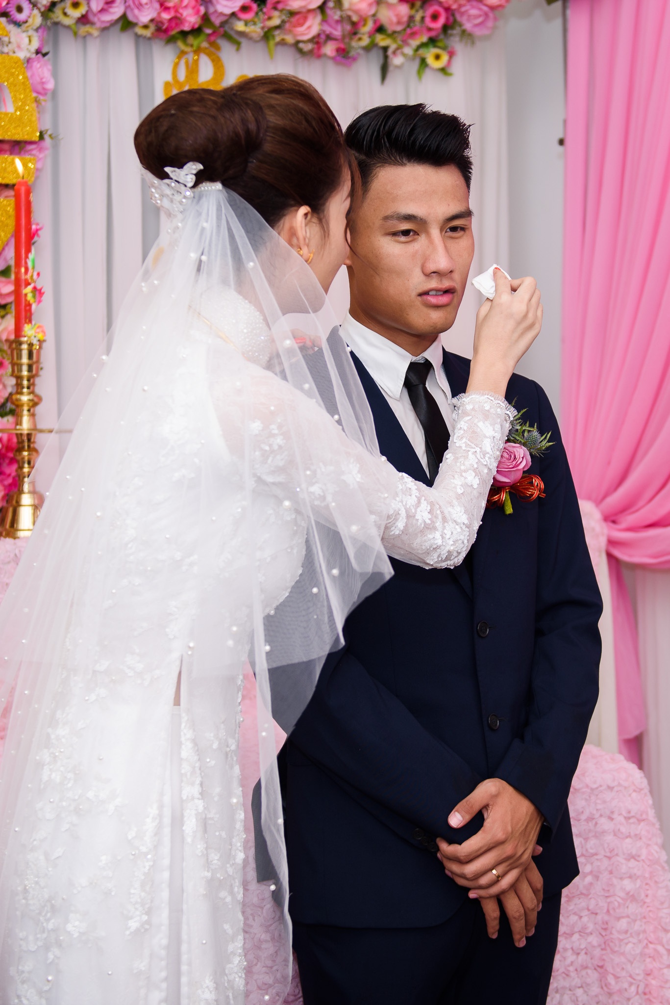 Dam hoi nhuom sac hong Ky Han - Mac Hong Quan anh 14