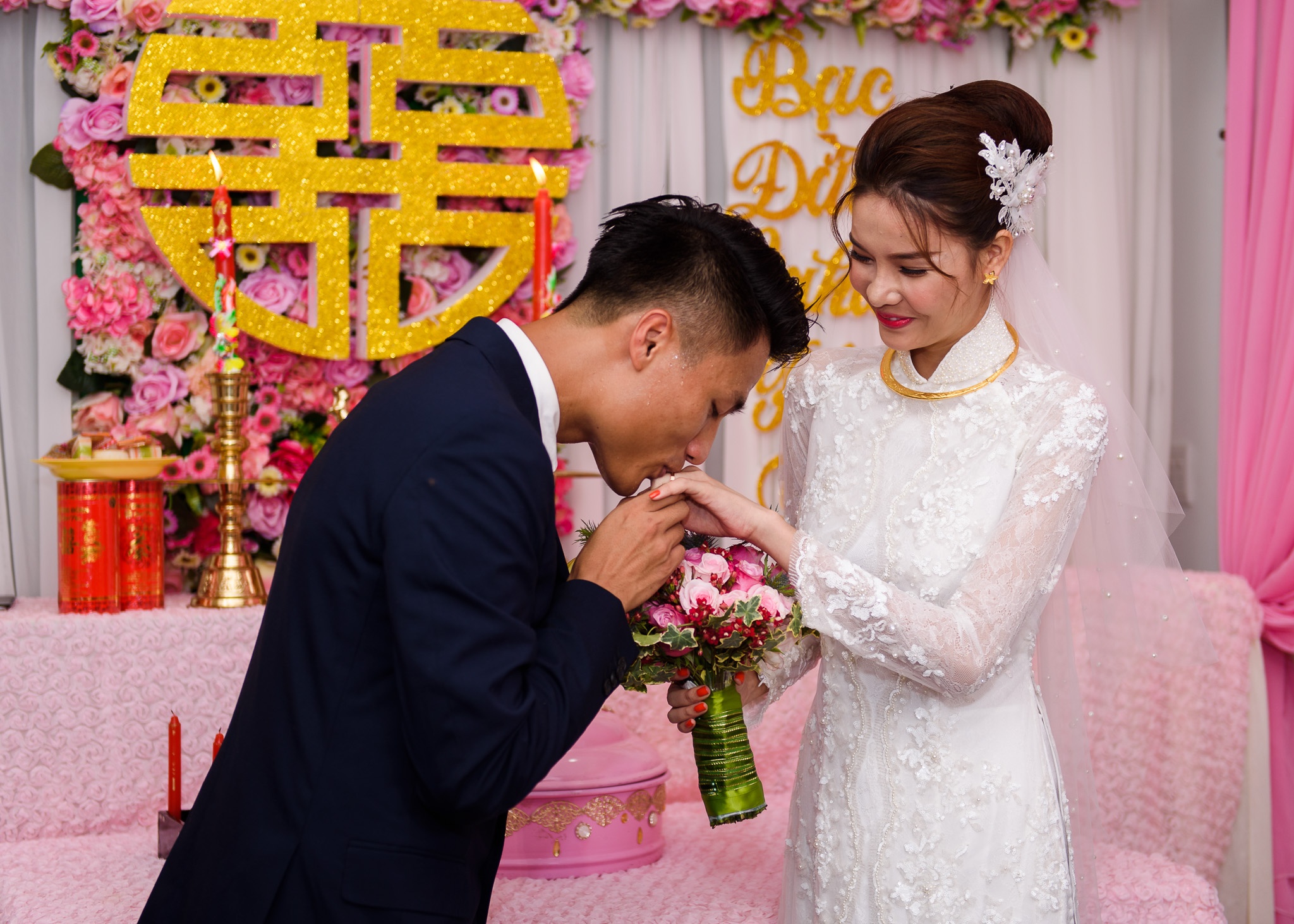 Dam hoi nhuom sac hong Ky Han - Mac Hong Quan anh 8