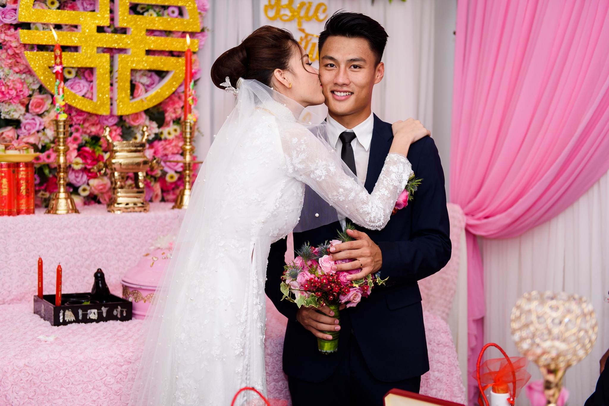 Dam hoi nhuom sac hong Ky Han - Mac Hong Quan anh 9