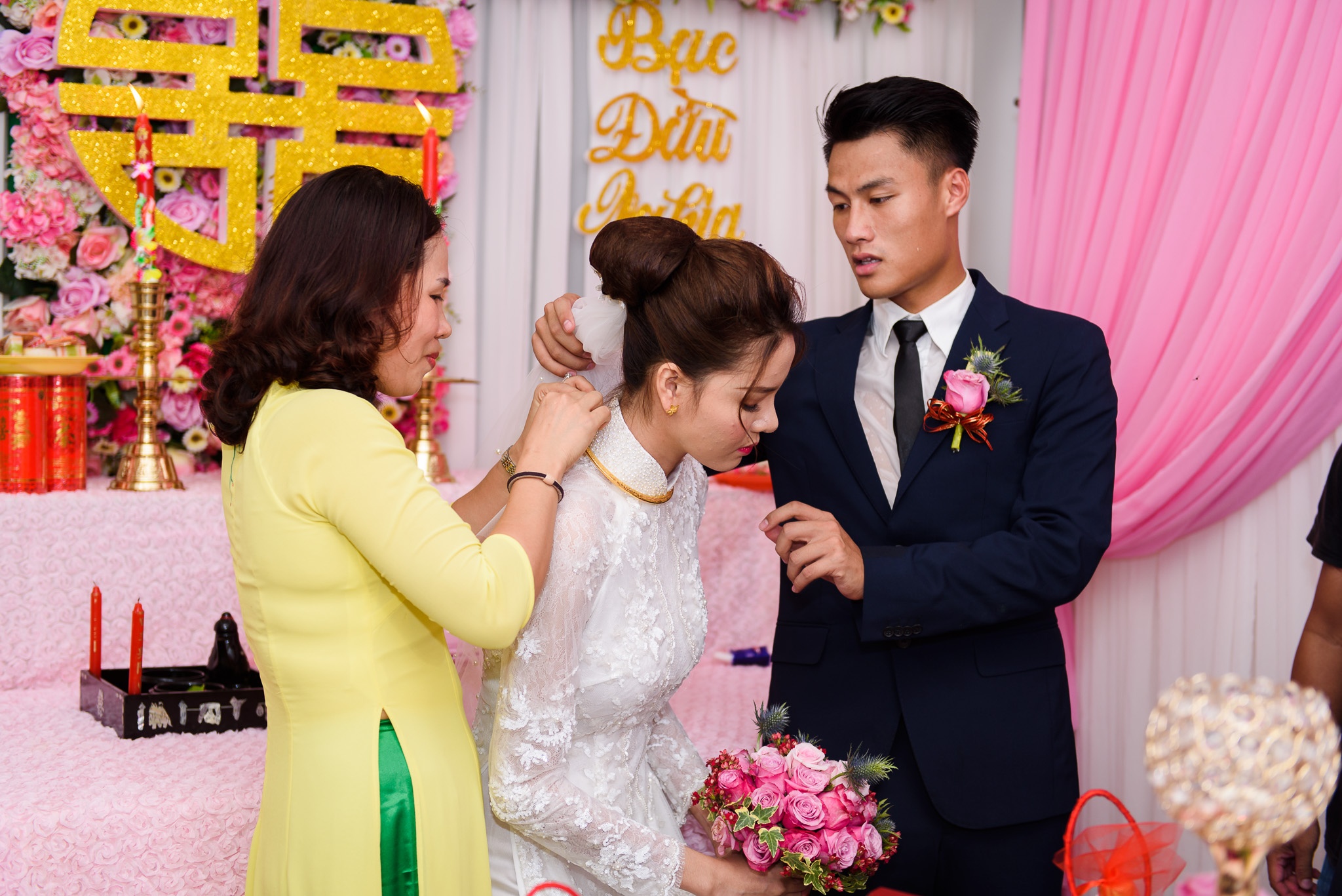 Dam hoi nhuom sac hong Ky Han - Mac Hong Quan anh 10