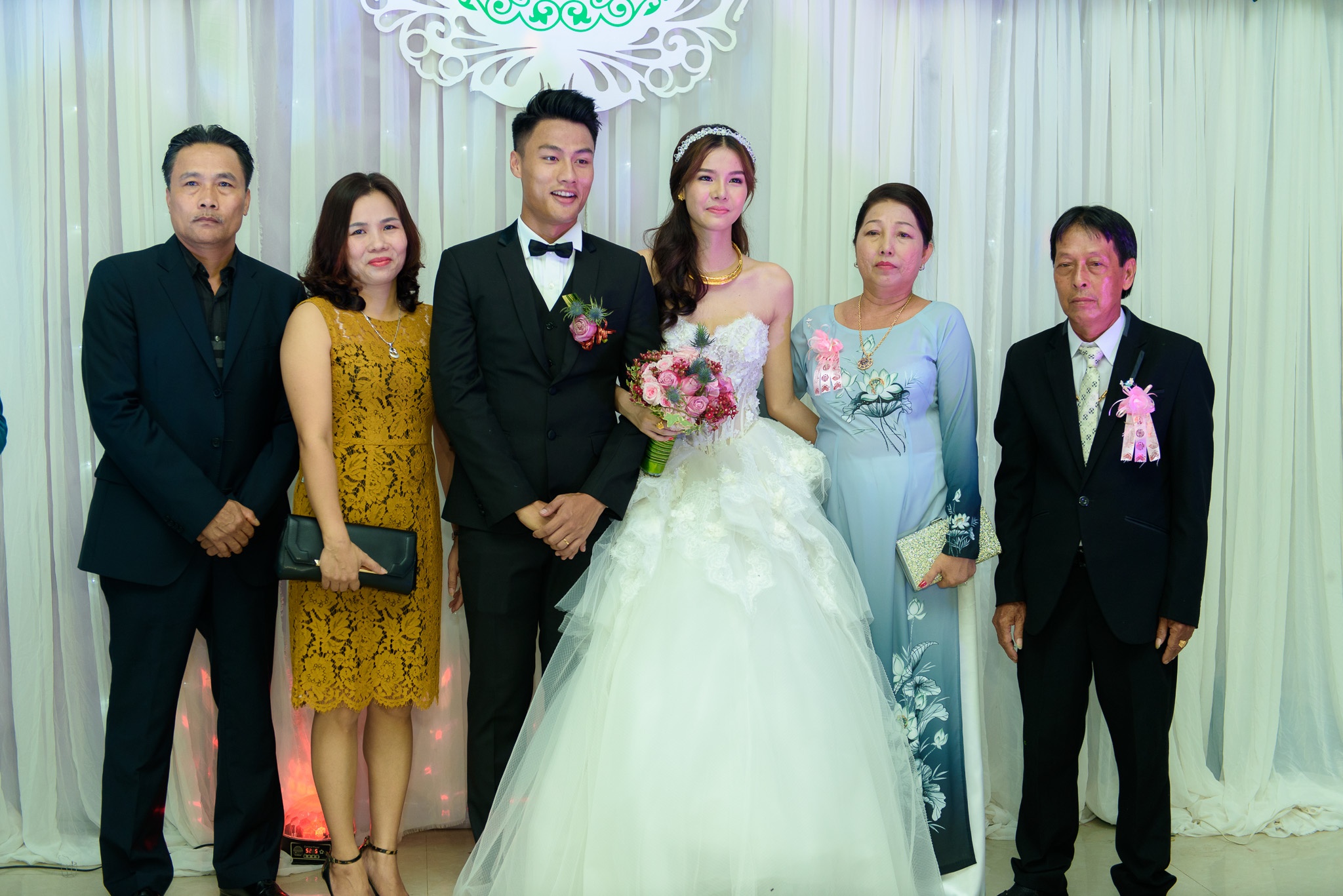 Ky Han hanh phuc ben Mac Hong Quan anh 9