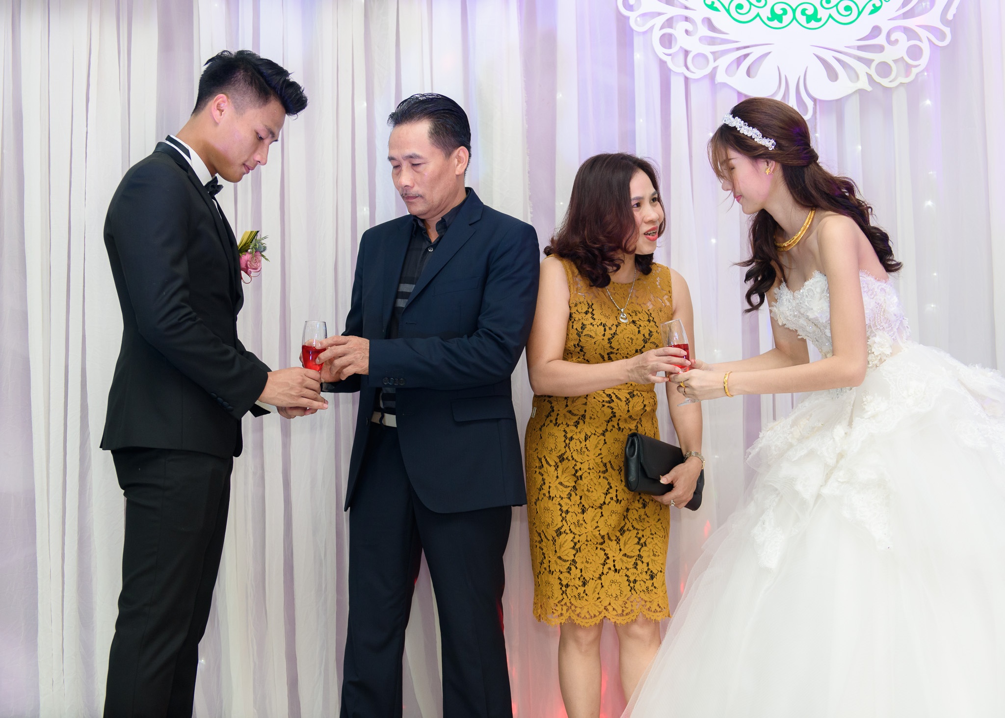 Ky Han hanh phuc ben Mac Hong Quan anh 10