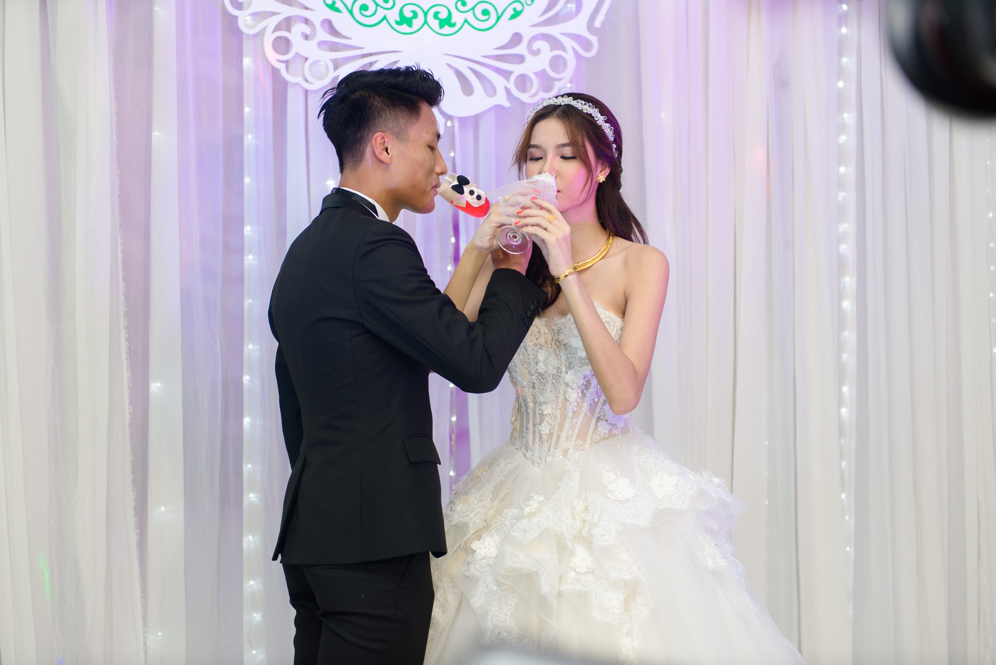 Ky Han hanh phuc ben Mac Hong Quan anh 13