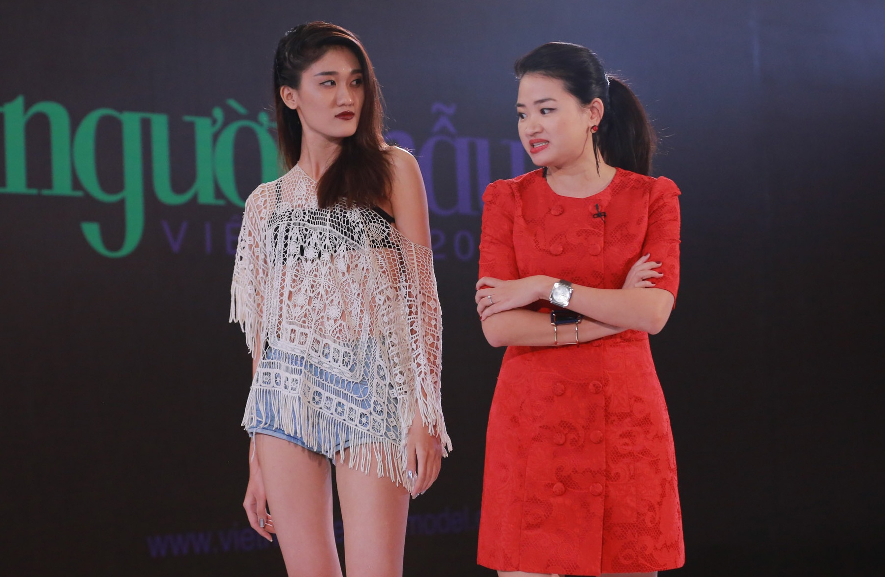 Thi sinh Next Top gao thet,  lan lon doi vao nha chung anh 10