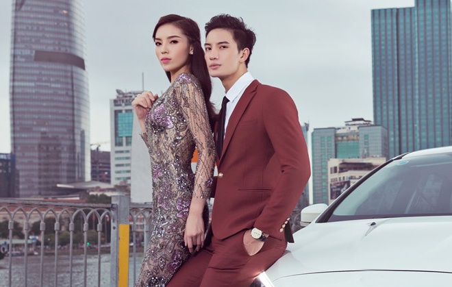 Hoa hau Ky Duyen tinh tu ben ban dien dien trai anh 1