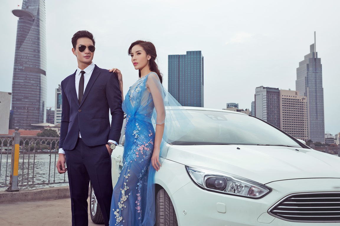 Hoa hau Ky Duyen tinh tu ben ban dien dien trai anh 3