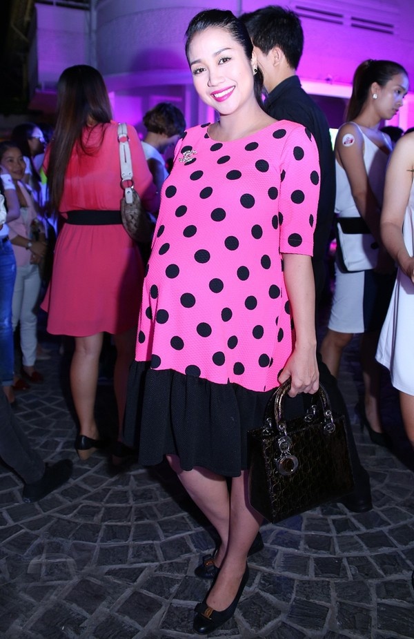 Thoi trang bau bi sanh dieu cua sao Viet o su kien anh 9