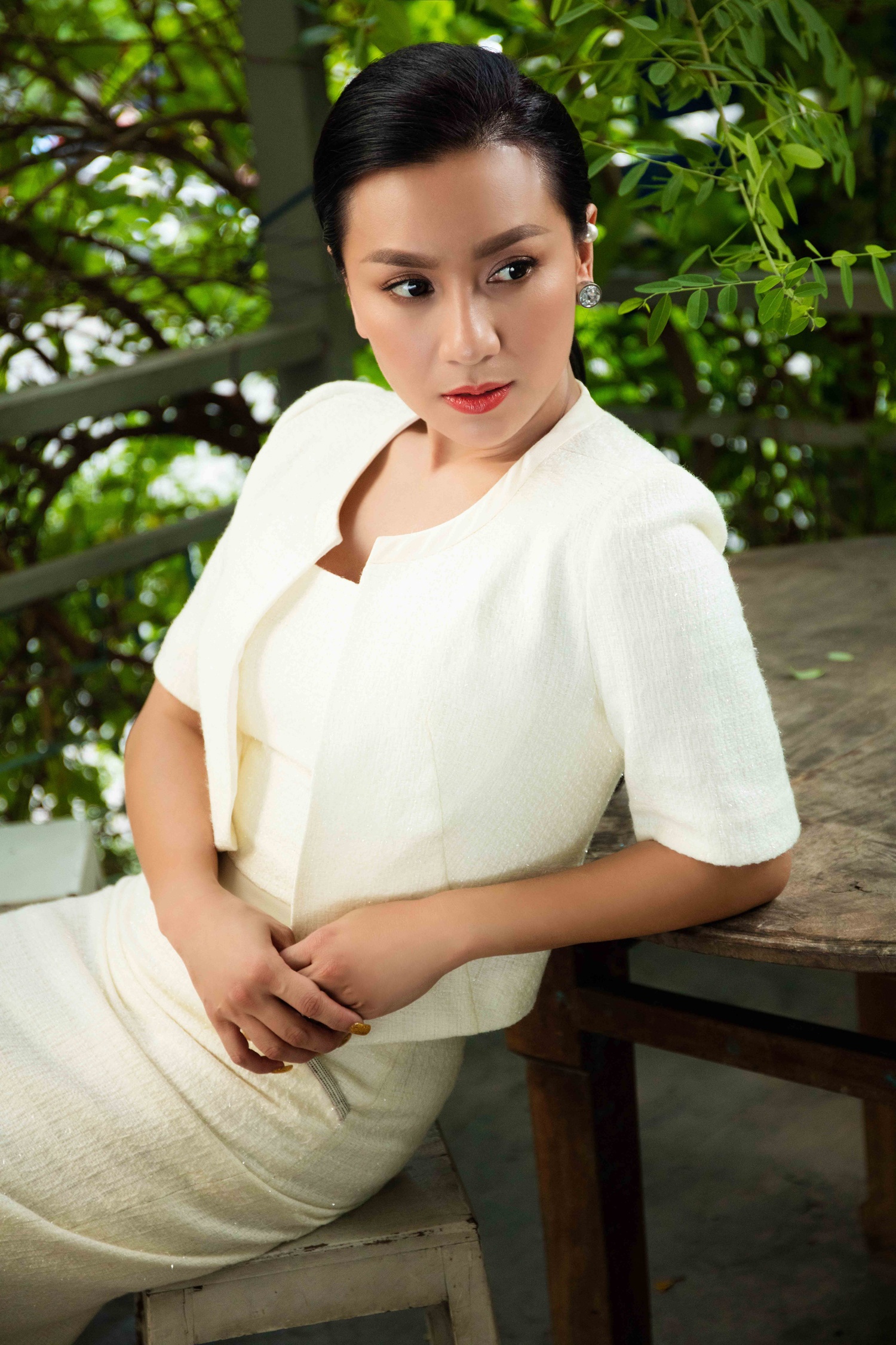 Y Phung va ban than dien tong den trang thanh lich anh 4