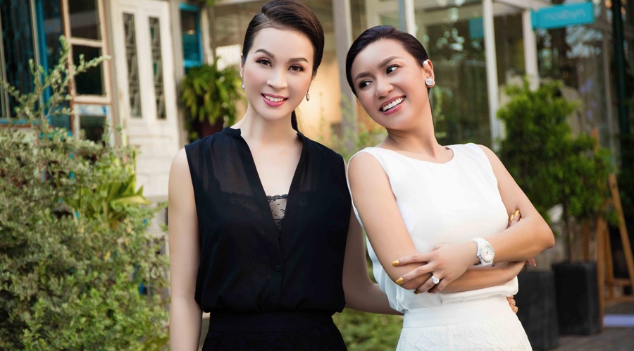 Y Phung va ban than dien tong den trang thanh lich hinh anh