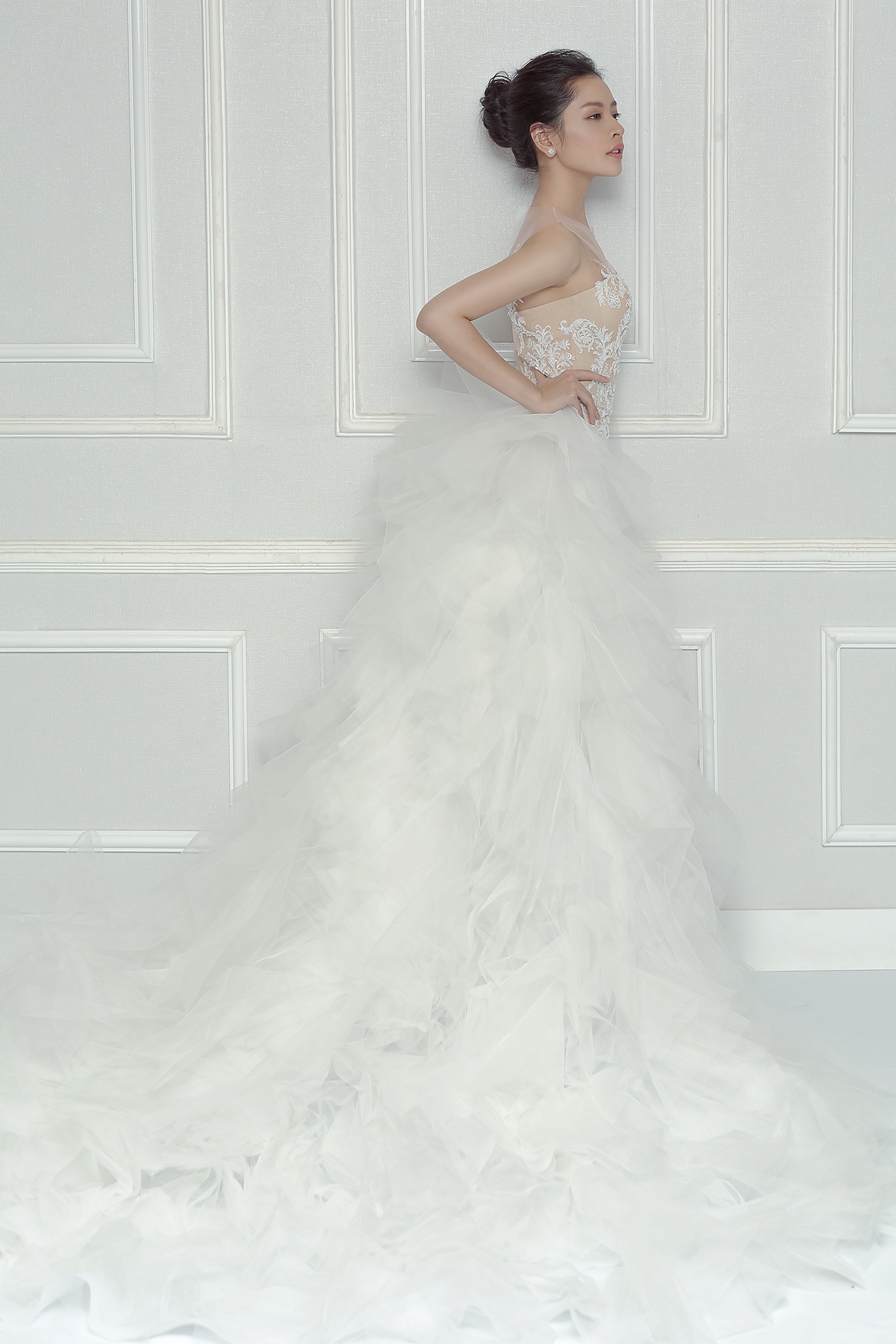 Chi Pu dien vay cuoi xuyen thau goi cam anh 7