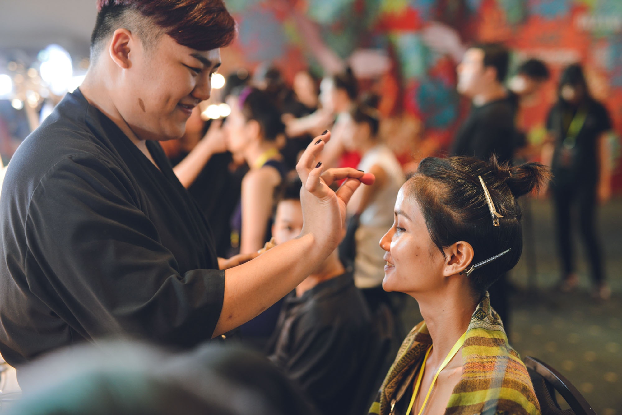 Dàn mẫu trang điểm trước show Đỗ Mạnh Cường ảnh 4 Dan mau trang diem truoc show Do Manh Cuong anh 4