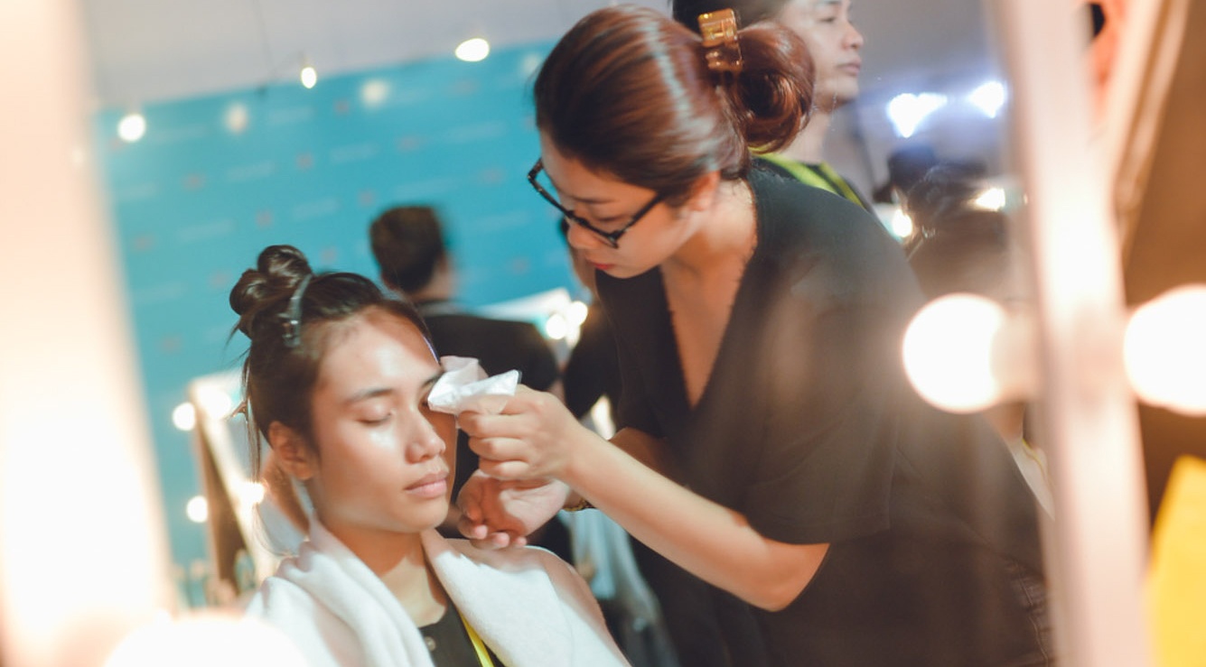 Dan mau tat bat trang diem truoc show Do Manh Cuong hinh anh