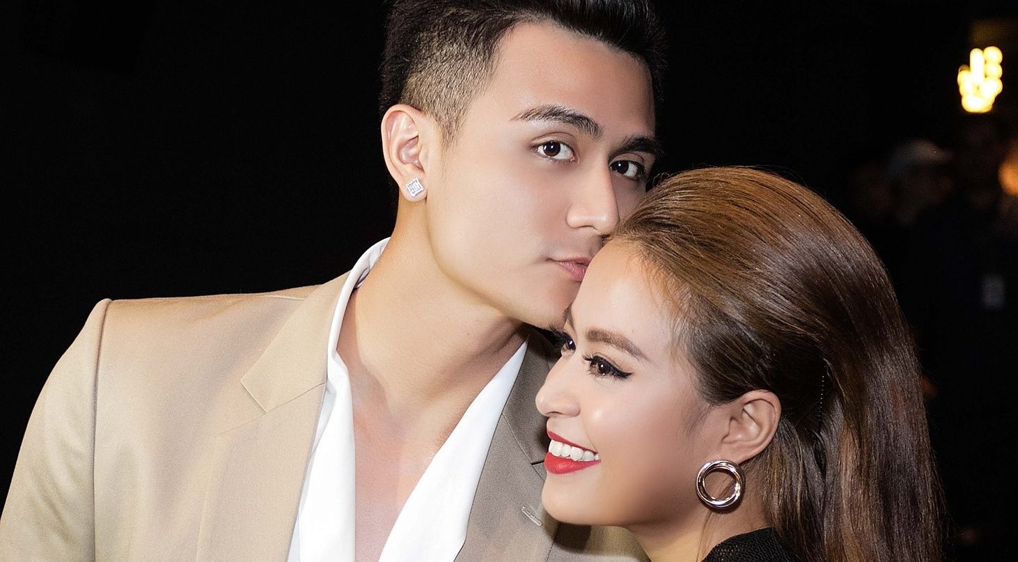 Vinh Thuy hon tran Hoang Thuy Linh o hop bao hinh anh