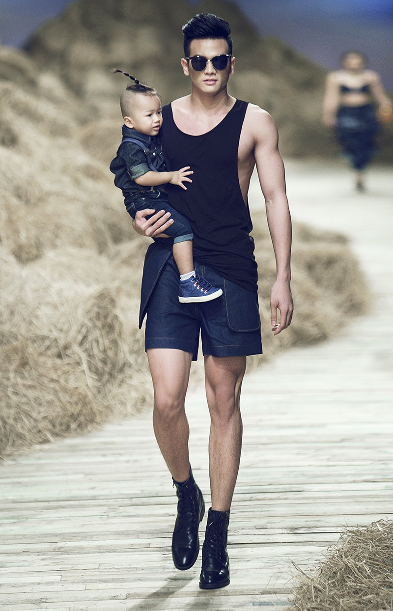 Nguoi mau nam be con trai Do Manh Cuong len san dien anh 1