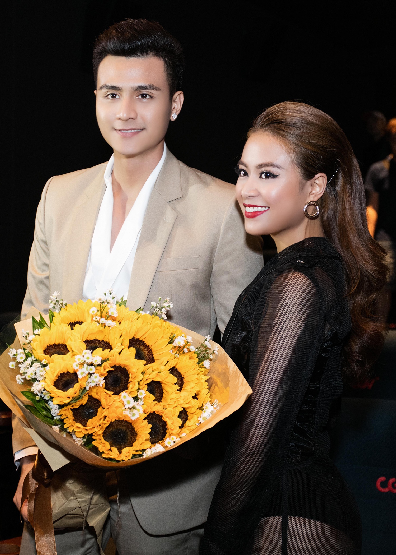 Hoang Thuy Linh - Vinh Thuy tinh tu o hop bao anh 4