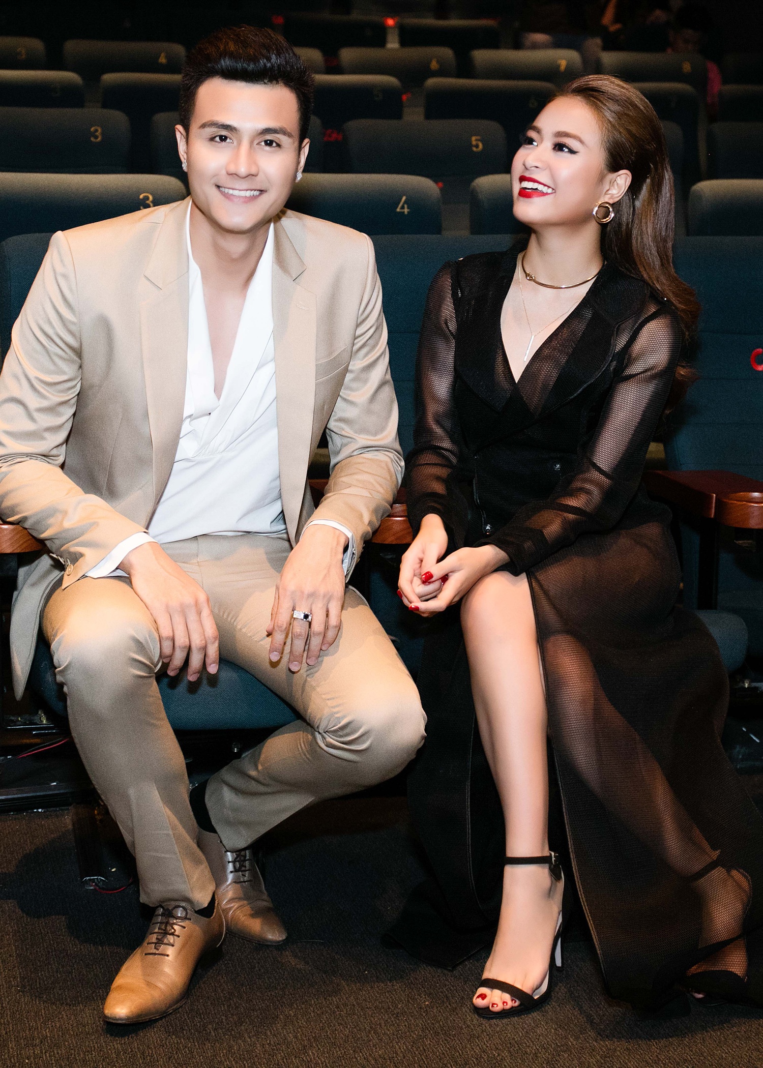 Hoang Thuy Linh - Vinh Thuy tinh tu o hop bao anh 7