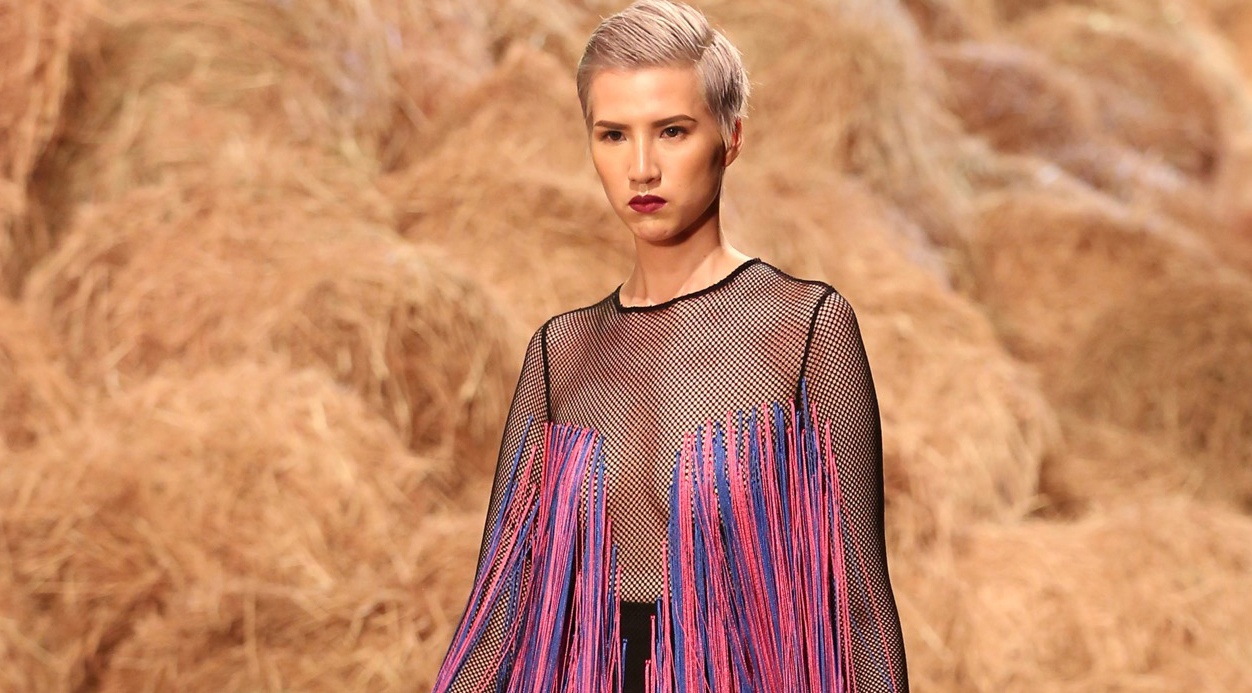 A quan cao 1,9 m dien ao luoi goi cam catwalk hinh anh