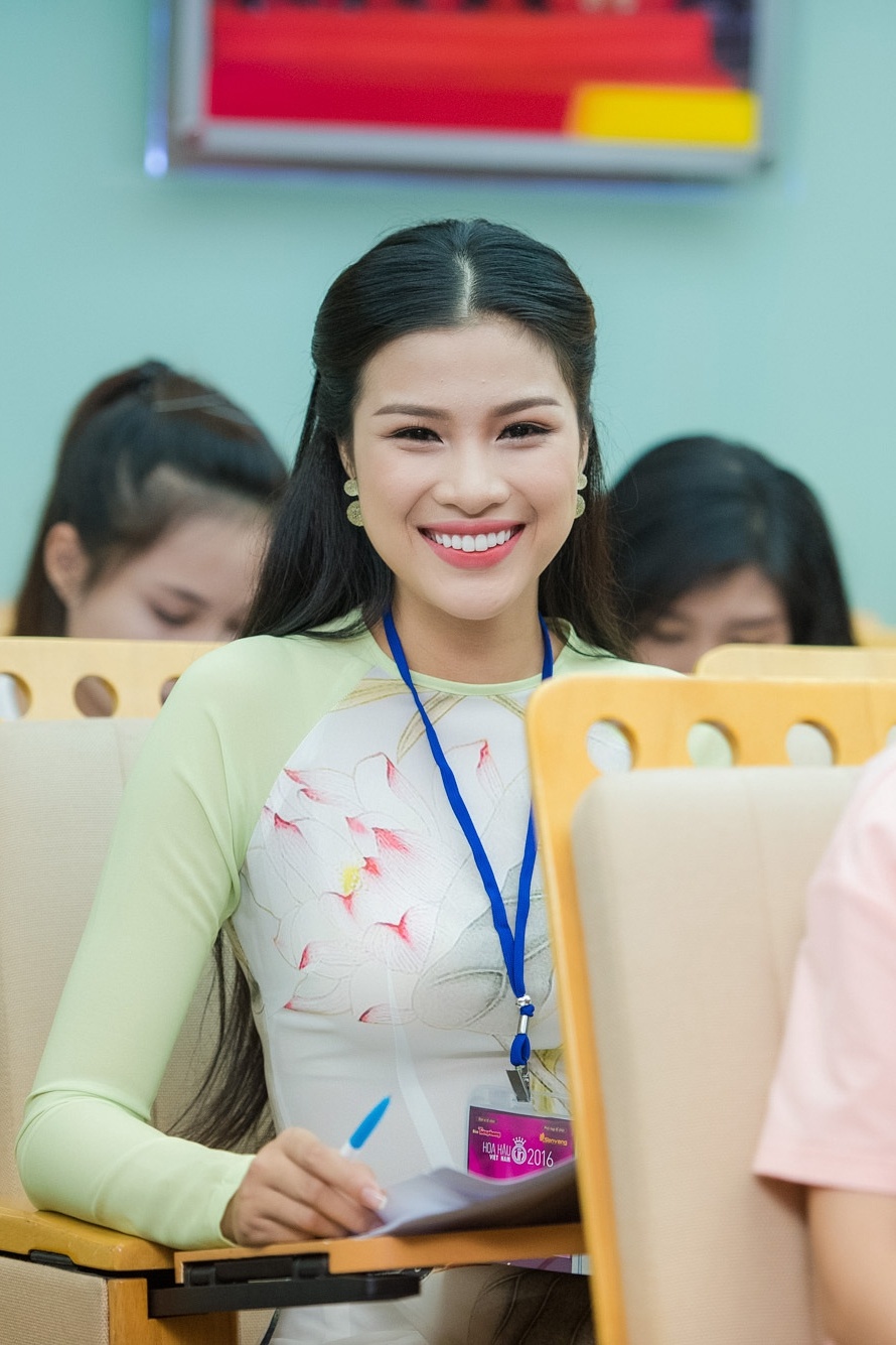 Nguoi dep du lich Hue lot chung khao Hoa hau Viet Nam 2016 anh 9