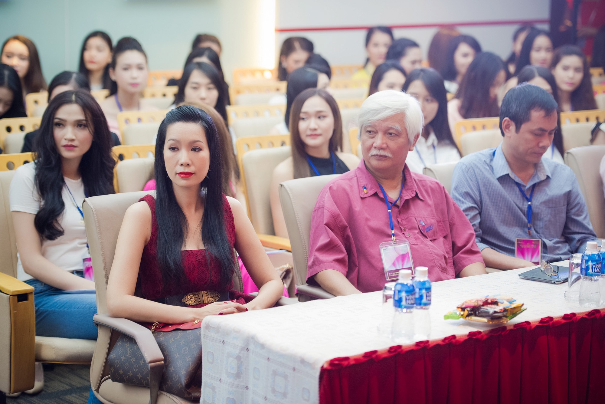 Nguoi dep du lich Hue lot chung khao Hoa hau Viet Nam 2016 anh 11