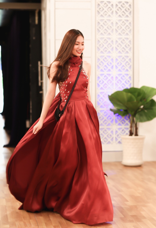 Top 10 Hoa khôi Áo dài thử trang phục dạ hội ảnh 4 Top 10 Hoa khoi Ao dai thu trang phuc da hoi anh 4