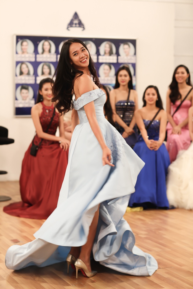 Top 10 Hoa khôi Áo dài thử trang phục dạ hội ảnh 6 Top 10 Hoa khoi Ao dai thu trang phuc da hoi anh 6