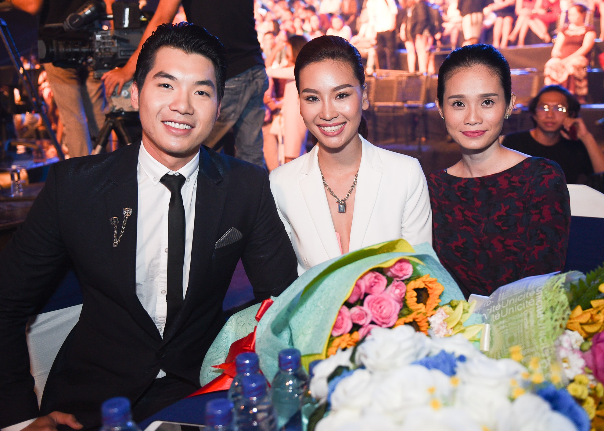 Truong Ngoc Anh,  Ha Anh do dang tren tham do anh 9