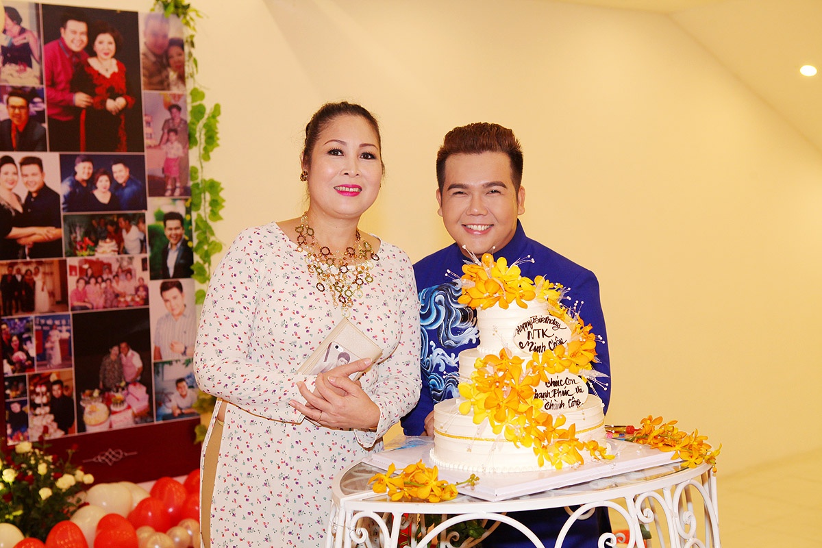 Hong Van dua con gai ut di tiec o TP HCM anh 2