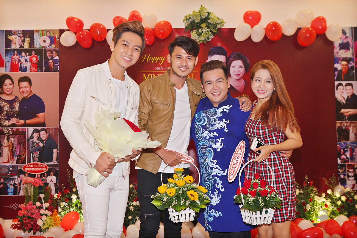 Hong Van dua con gai ut di tiec o TP HCM anh 8