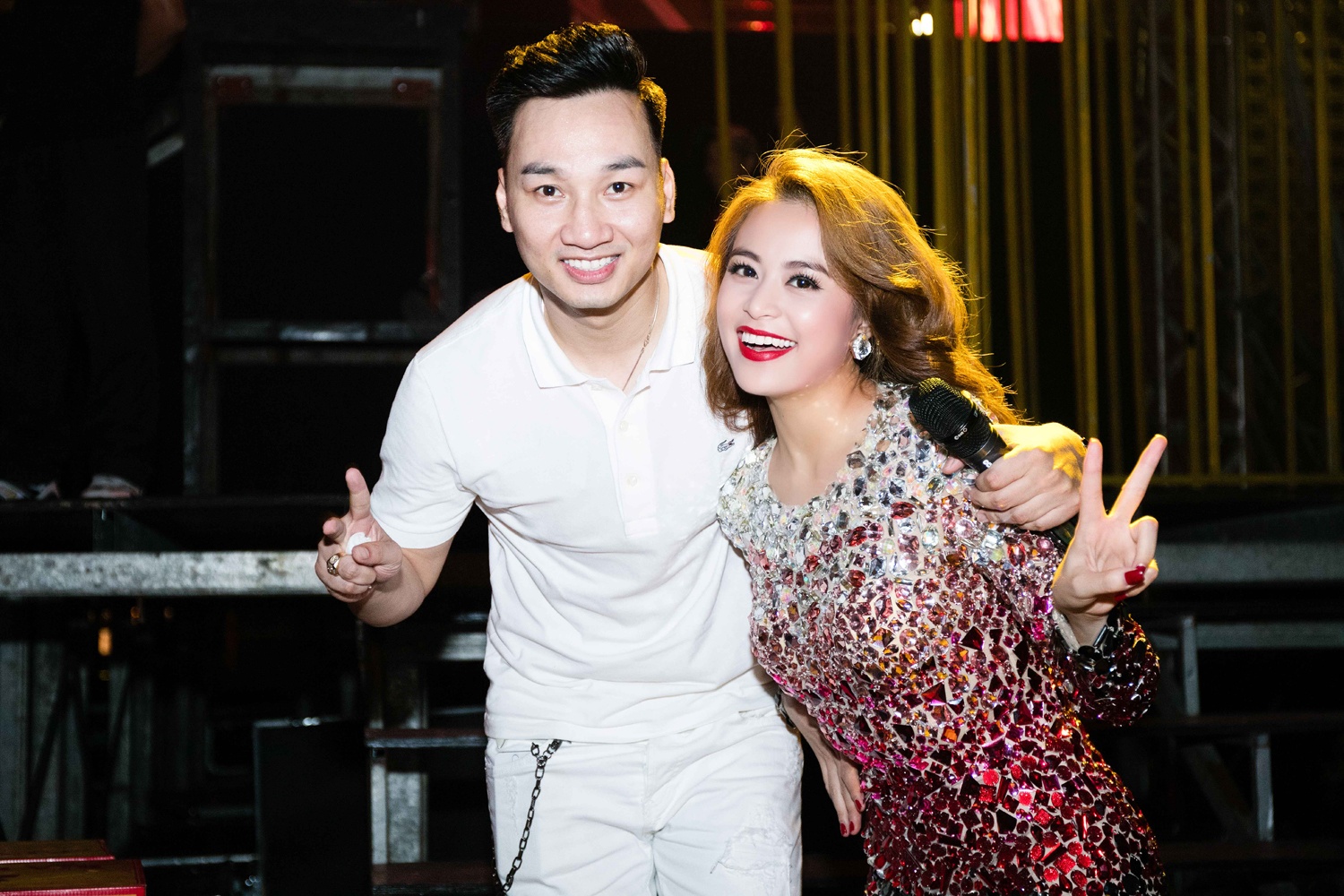 Hoang Thuy Linh hoi ngo Noo Phuoc Thinh o Ha Noi anh 4